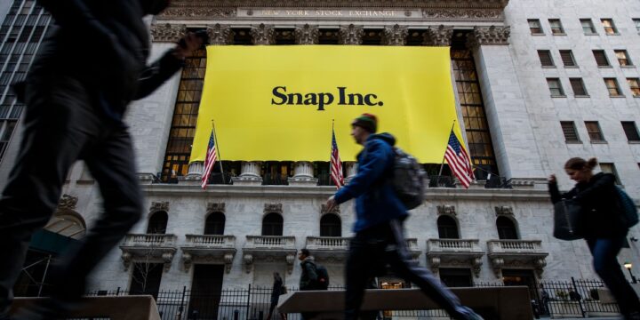 Las acciones de Snap cayeron un 25% mientras la red social lucha